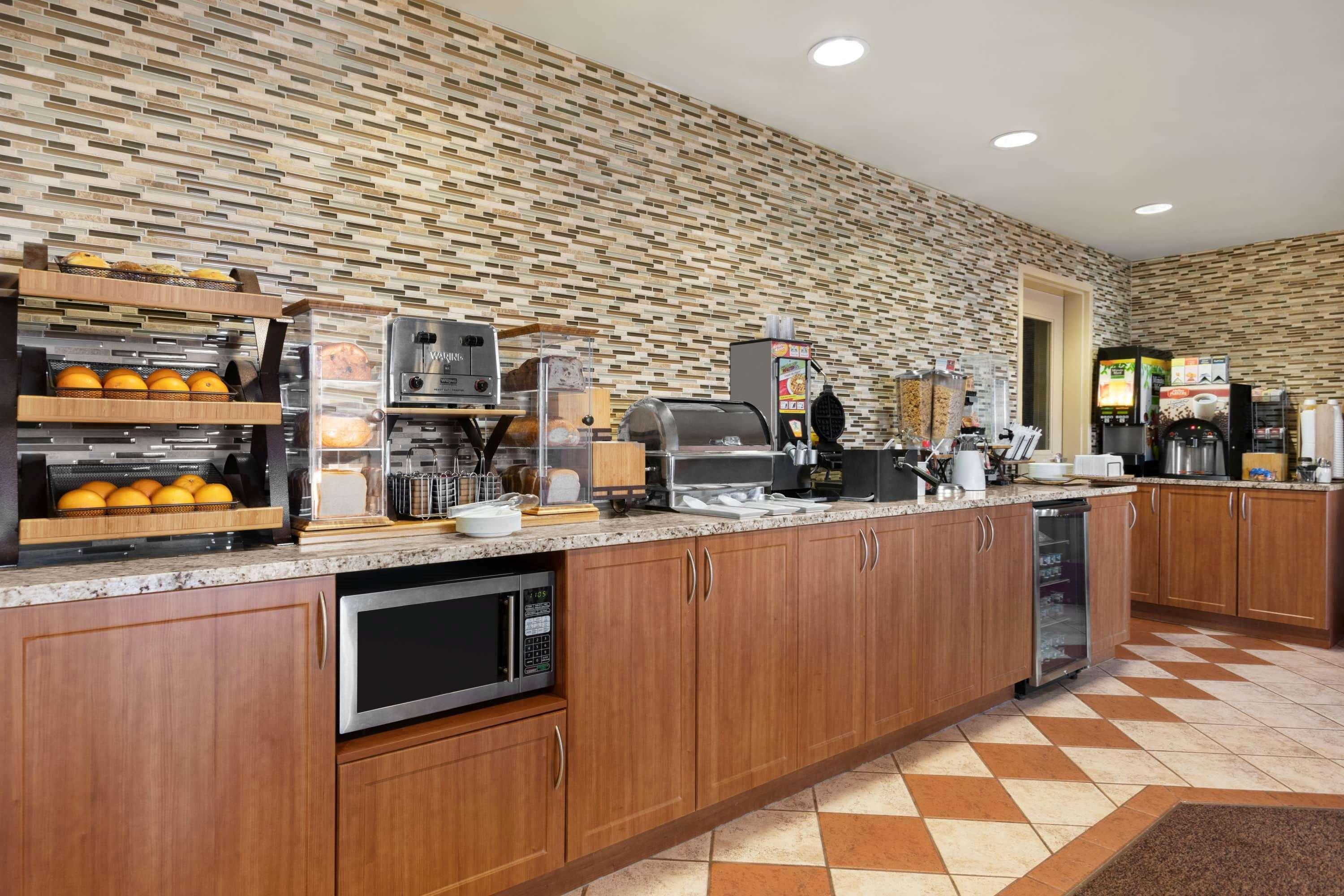 Days Inn & Suites By Wyndham Thompson Ngoại thất bức ảnh