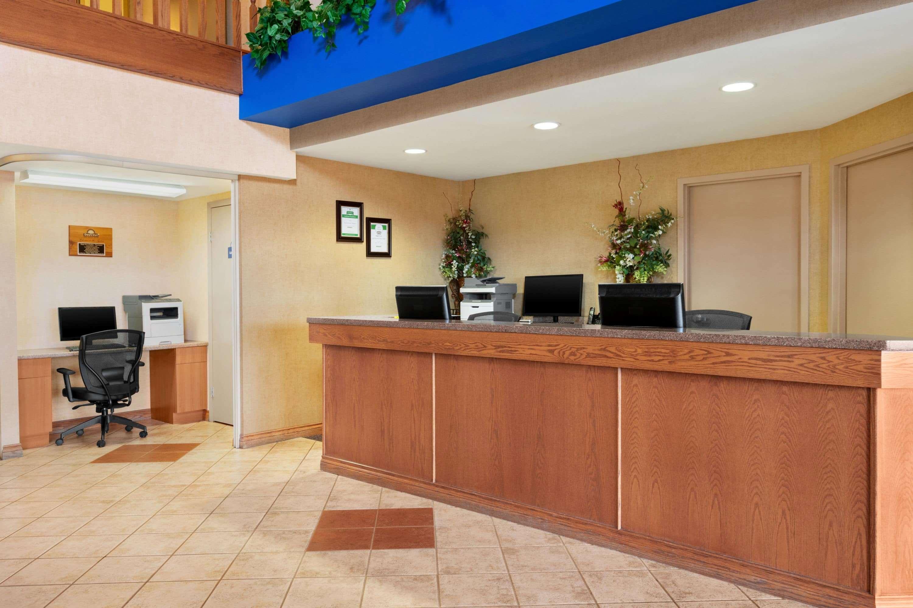 Days Inn & Suites By Wyndham Thompson Ngoại thất bức ảnh