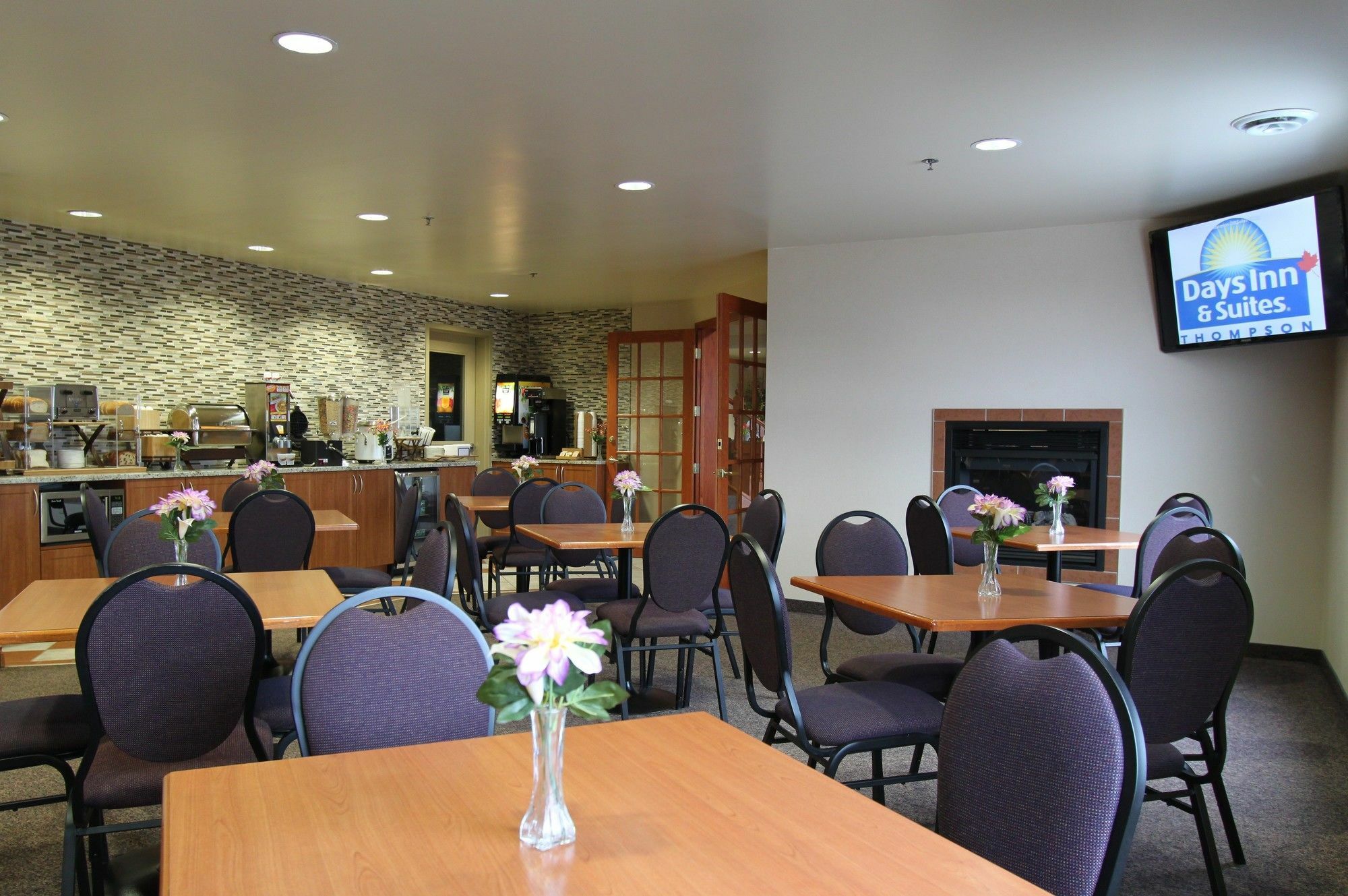 Days Inn & Suites By Wyndham Thompson Ngoại thất bức ảnh